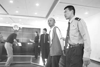 杜平的危害 北京的哥碰瓷30起被判5年 触犯危害公共安全罪