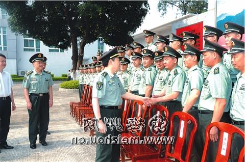 徐粉林近况 广州军区司令员徐粉林中将来梅视察部队全面建设情况