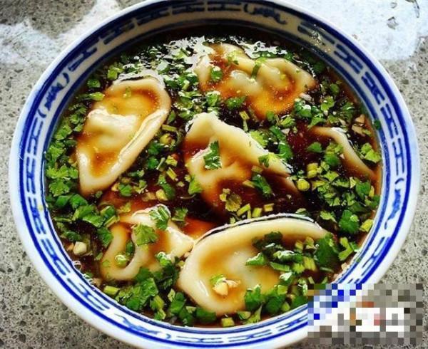 酸汤水饺是喝它的汤 还是吃饺子呢? 哪个才好吃
