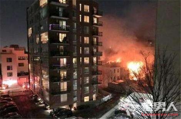 >纽约一座民宅凌晨起火 致9名消防员和2名平民受伤