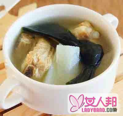 海带结萝卜排骨汤的做法