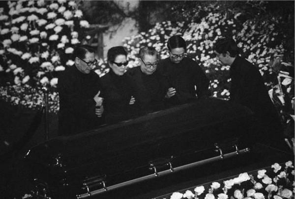 蒋纬国葬礼 台刊披露蒋介石和蒋经国葬礼内幕