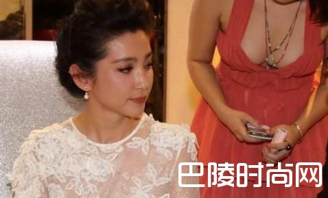 李冰冰被翻译抢镜 女翻译穿吊带低胸惹怒巨星浑然不知