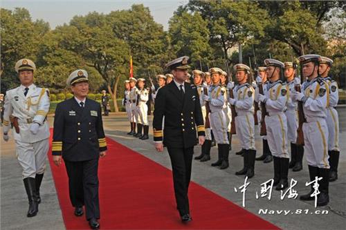 东海舰队苏支前 东海舰队司令员苏支前会见英国海军作战司令(图)