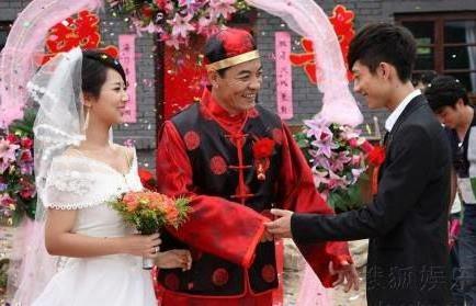 >杨紫与张一山结婚照图片