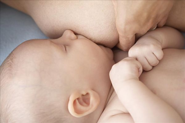 母乳对母亲与宝宝有什么好处