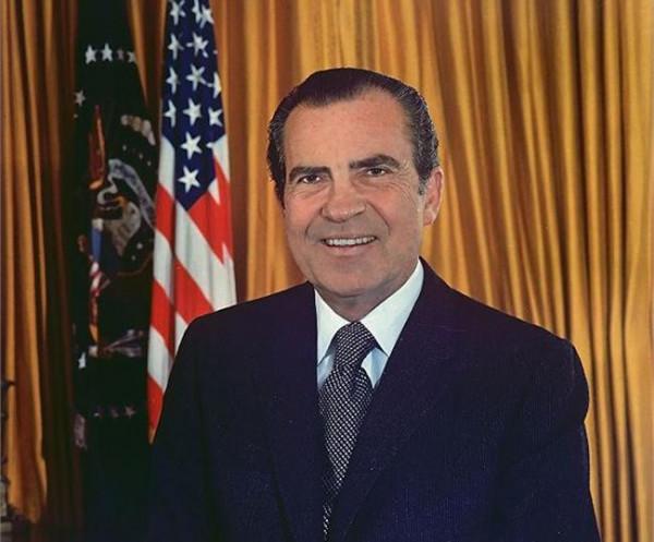 >尼克松访华时间 尼克松访华握手 尼克松访华的时间、地点、影响