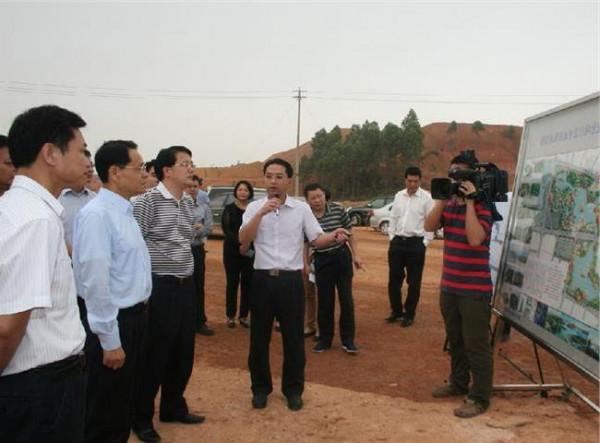 陈辉光周红波 市委书记余远辉市长周红波到五象湖工程建设现场调研