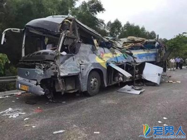 >广昆高速大巴翻车 疑是车祸前司机已昏迷