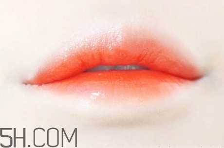 咬唇妆用什么颜色的口红 不同咬唇妆的画法