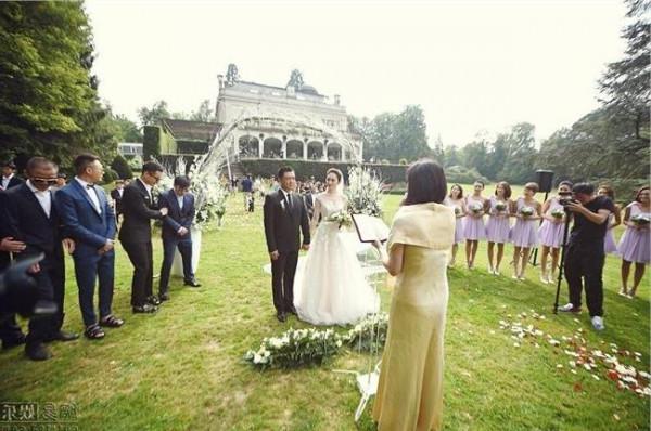 徐佳宁图片 39岁李小冉终于和徐佳宁结婚了 比利时举办草坪婚礼照片