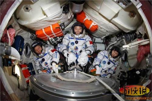 我国首位女航天员当妈 刘洋上得了太空下得了厨房