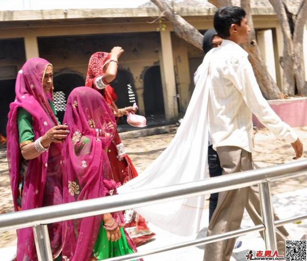 >印度集体童婚：最小新娘7岁嫁16岁男孩【图】