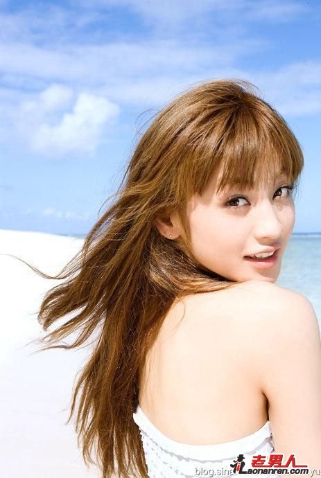日本最美的微笑女郎沙滩风情写真【图】