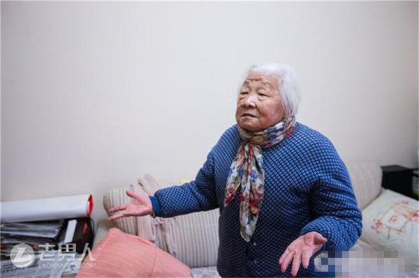 93岁奶奶玩网游 每次出牌只需三四秒
