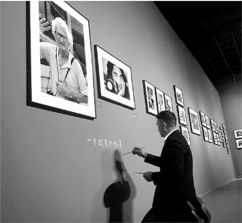 肖全作品 《肖全肖像摄影作品展》上除了照片还有马克·吕布、布列松的信