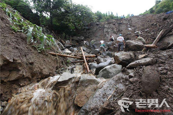 越南暴雨致山体滑坡 各类灾害已造成78人死亡失踪