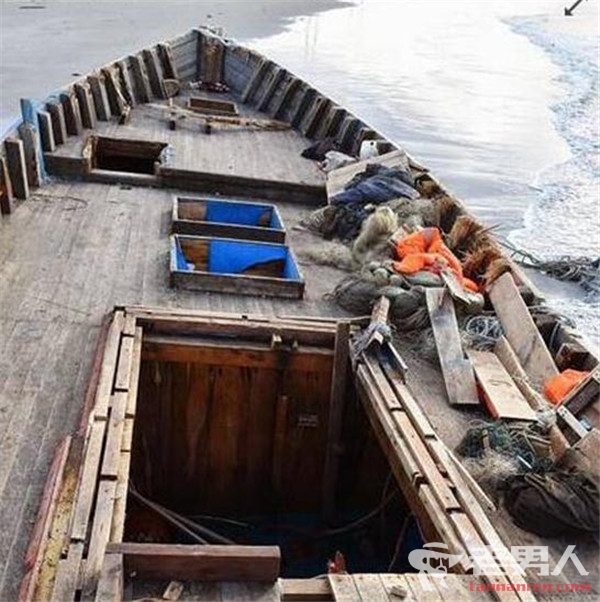 日本海岸惊现幽灵船 船内发现8具腐烂尸体吓呆众人