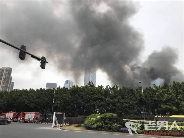 广州地铁附近发生火灾 现场黑烟滚滚气味刺鼻