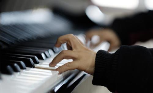 >李亚鹤别墅 “互联网 钢琴教育”李亚鹤不同于别人的钢琴教育