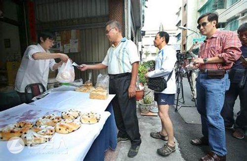 面包师拍陈水扁被刁难 国民党伸出援助之手
