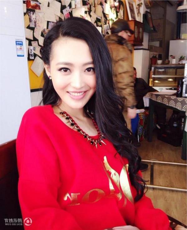 杨洋女演员 女演员杨洋个人资料 图揭快女杨洋家庭背景及生活照