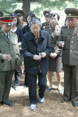 毛岸英牺牲在朝鲜 他的骨灰为什么不运回中国啊?