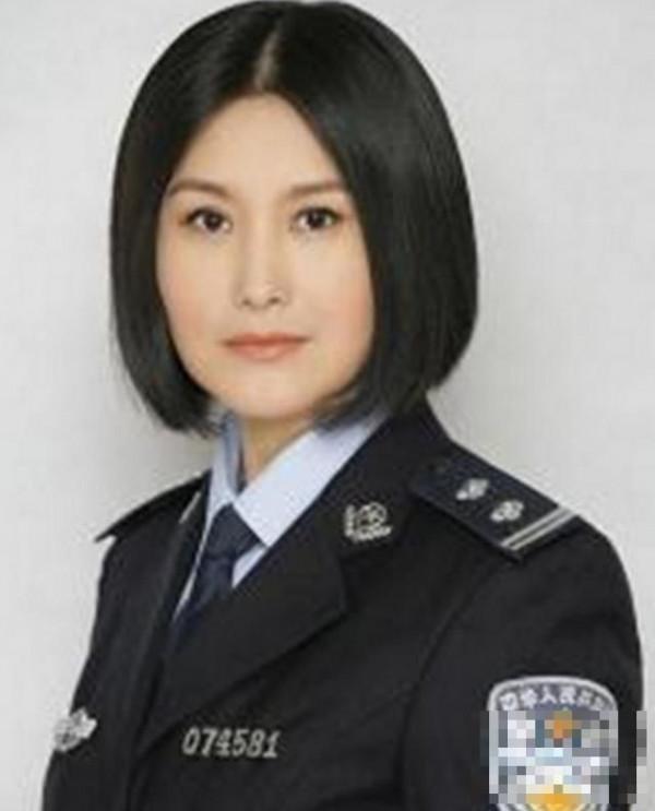 她是《重案六组》中的美丽女警花，却因整容面目全非认不出