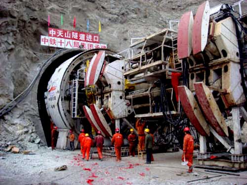 杨柳依中铁 中铁五局大思12标杨柳塘隧道开始进洞施工
