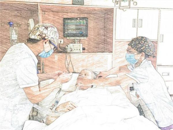 >薛来的母亲 女汉子护士:抛下做手术的母亲 抢救心肌梗死的病人
